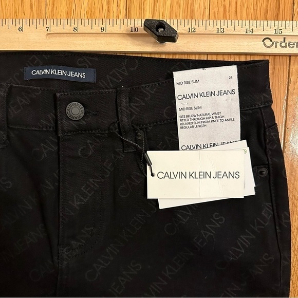 Calvin Klein Mid Rise Slim Straight Leg LOGO Print Denim Black Jeans NWT Sz 28 - Picture 7 of 8